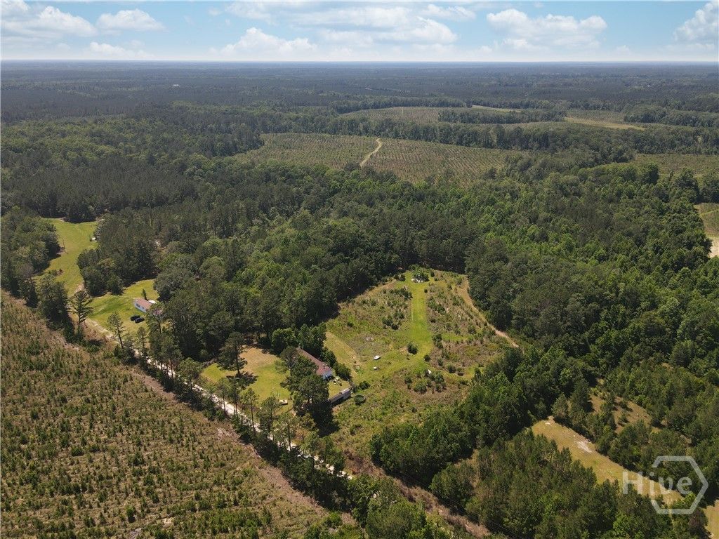 Image 6 of property listing at 260 Moore Road, Guyton, GA 31312