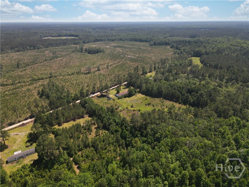 Image 7 of property listing at 260 Moore Road, Guyton, GA 31312