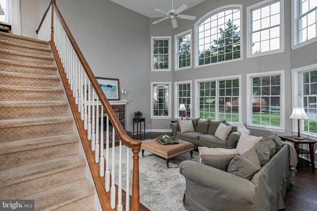 10 CAROLINE DR, Princeton, NJ 08540