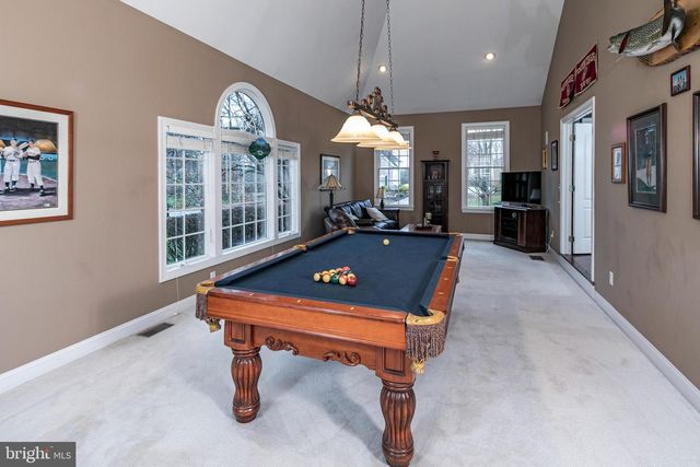 10 CAROLINE DR, Princeton, NJ 08540