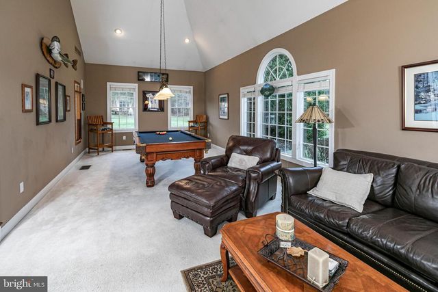 10 CAROLINE DR, Princeton, NJ 08540
