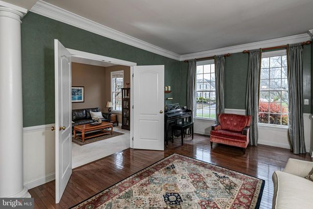 10 CAROLINE DR, Princeton, NJ 08540