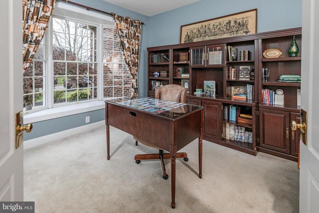 10 CAROLINE DR, Princeton, NJ 08540