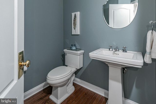 10 CAROLINE DR, Princeton, NJ 08540