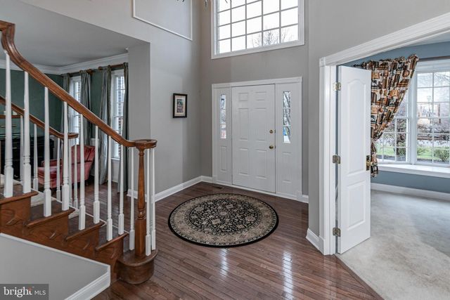 10 CAROLINE DR, Princeton, NJ 08540