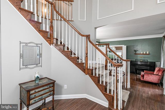 10 CAROLINE DR, Princeton, NJ 08540