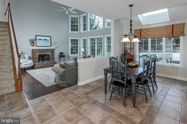 10 CAROLINE DR, Princeton, NJ 08540