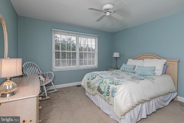 10 CAROLINE DR, Princeton, NJ 08540
