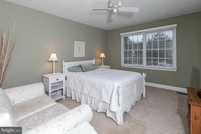 10 CAROLINE DR, Princeton, NJ 08540