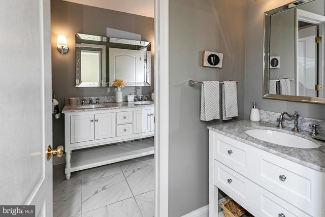 10 CAROLINE DR, Princeton, NJ 08540