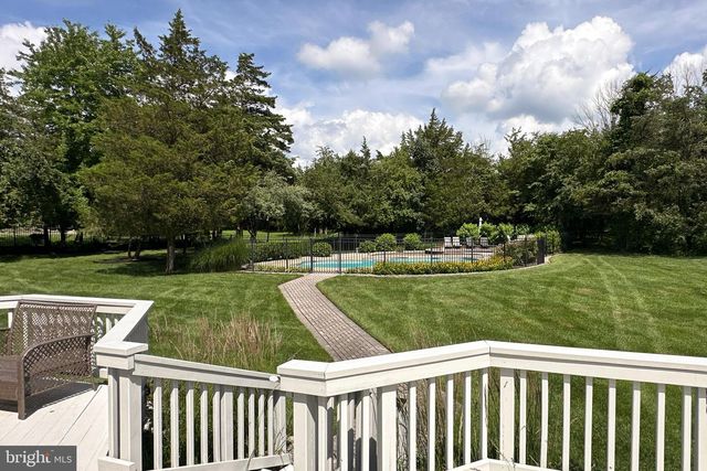 10 CAROLINE DR, Princeton, NJ 08540