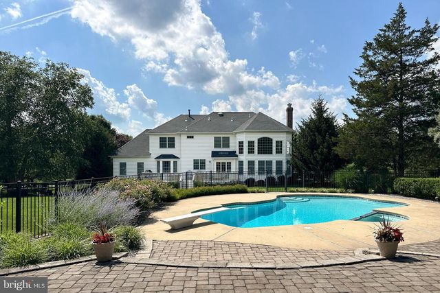 10 CAROLINE DR, Princeton, NJ 08540