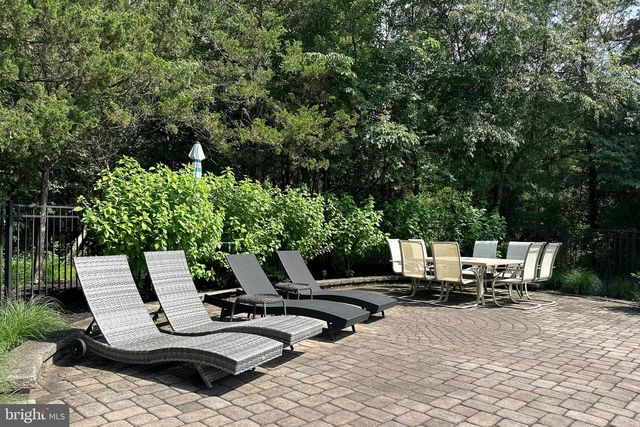 10 CAROLINE DR, Princeton, NJ 08540