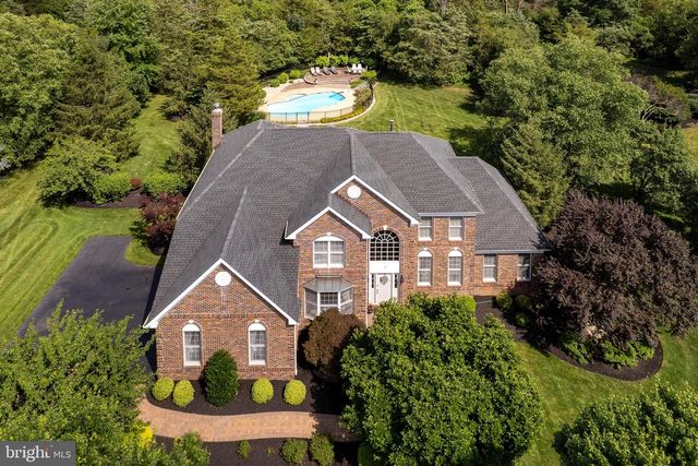10 CAROLINE DR, Princeton, NJ 08540