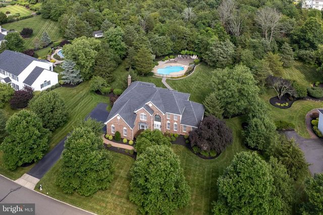 10 CAROLINE DR, Princeton, NJ 08540