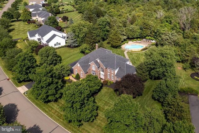 10 CAROLINE DR, Princeton, NJ 08540