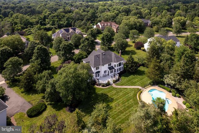 10 CAROLINE DR, Princeton, NJ 08540