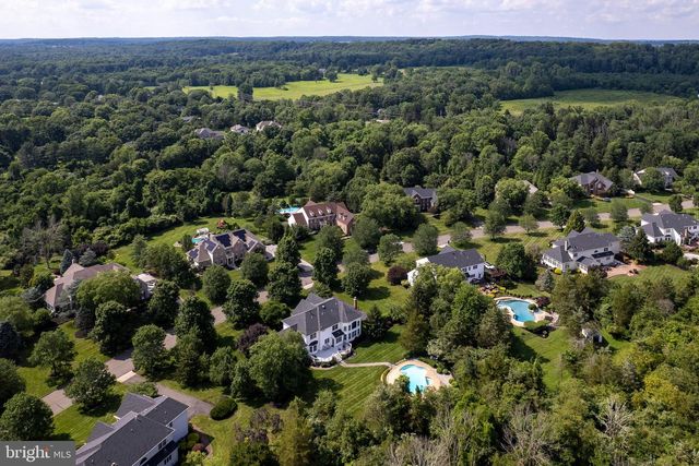 10 CAROLINE DR, Princeton, NJ 08540