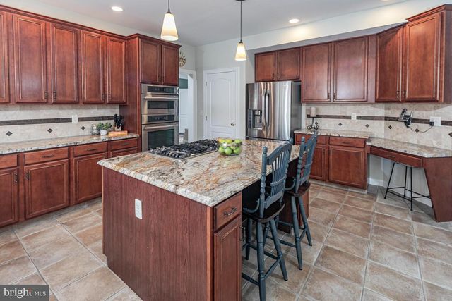 10 CAROLINE DR, Princeton, NJ 08540