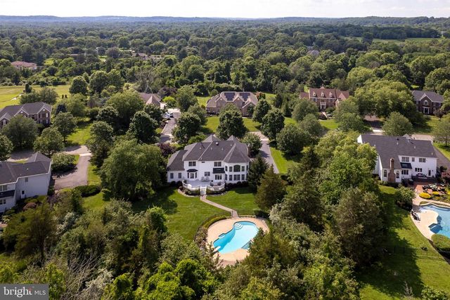 10 CAROLINE DR, Princeton, NJ 08540