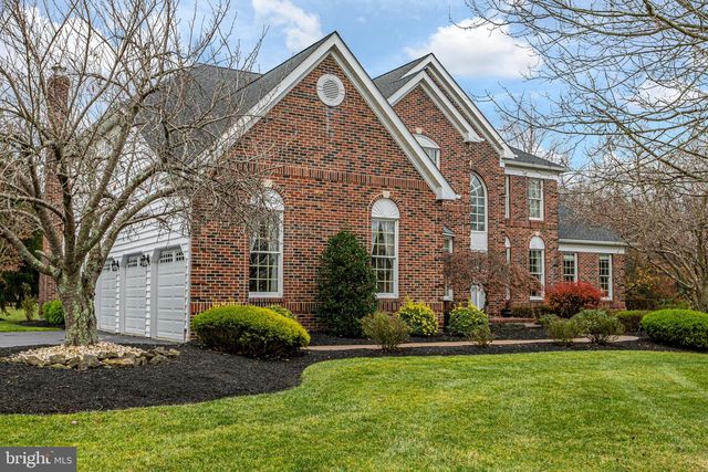 10 CAROLINE DR, Princeton, NJ 08540