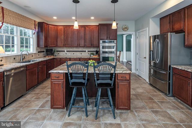 10 CAROLINE DR, Princeton, NJ 08540