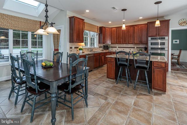 10 CAROLINE DR, Princeton, NJ 08540