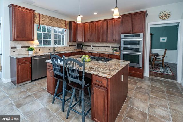 10 CAROLINE DR, Princeton, NJ 08540