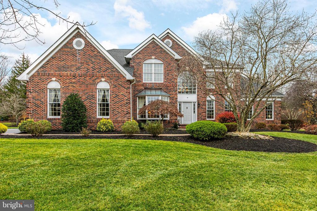 10 CAROLINE DR, Princeton, NJ 08540
