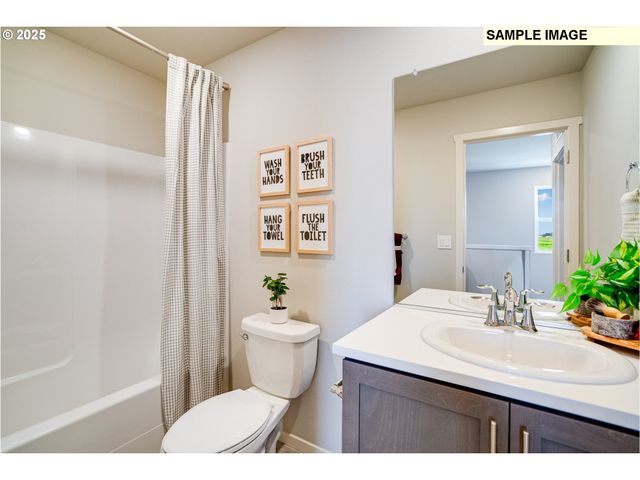 2444 Sawtelle Dr, Woodburn, OR 97071