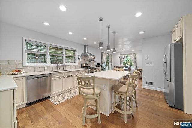 322 E Midland Avenue, Paramus, NJ 07652