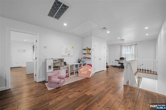 322 E Midland Avenue, Paramus, NJ 07652