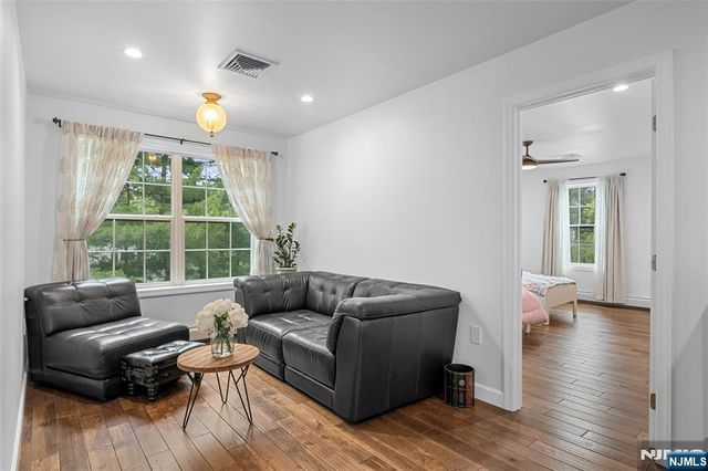 322 E Midland Avenue, Paramus, NJ 07652