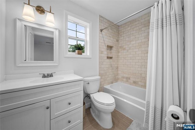 322 E Midland Avenue, Paramus, NJ 07652