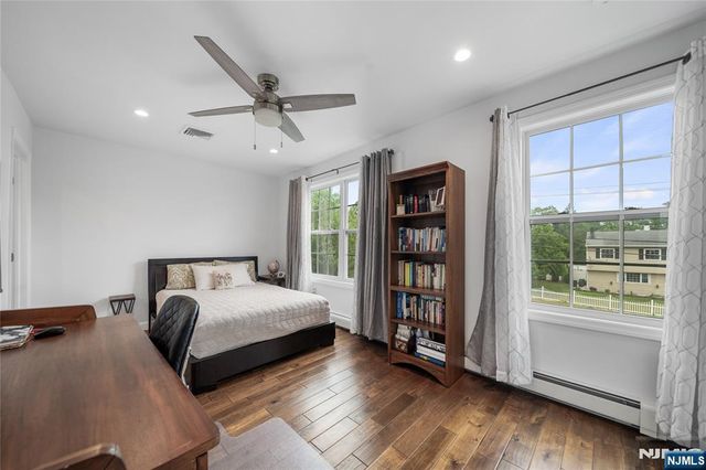 322 E Midland Avenue, Paramus, NJ 07652