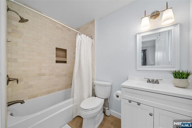 322 E Midland Avenue, Paramus, NJ 07652