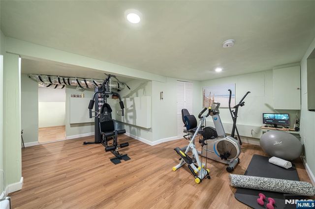 322 E Midland Avenue, Paramus, NJ 07652