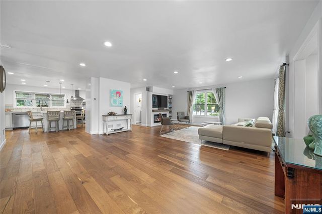 322 E Midland Avenue, Paramus, NJ 07652