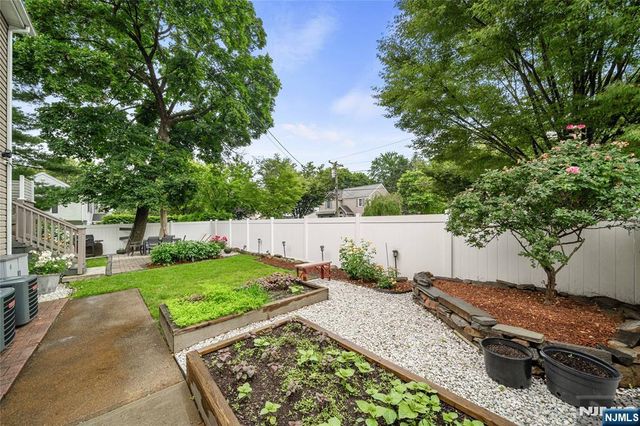 322 E Midland Avenue, Paramus, NJ 07652