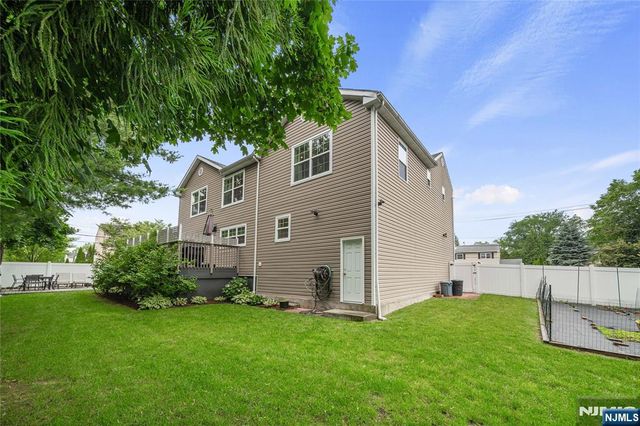 322 E Midland Avenue, Paramus, NJ 07652