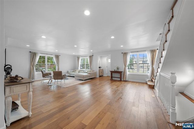 322 E Midland Avenue, Paramus, NJ 07652