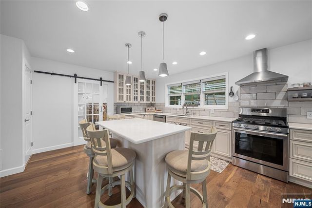 322 E Midland Avenue, Paramus, NJ 07652