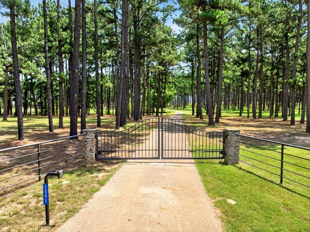 1201 Robbins Road, Athens, TX 75751