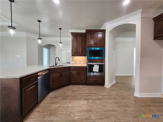 806 Eagle Heights Drive, Salado, TX 76571