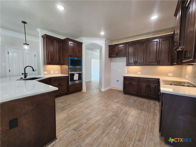 806 Eagle Heights Drive, Salado, TX 76571