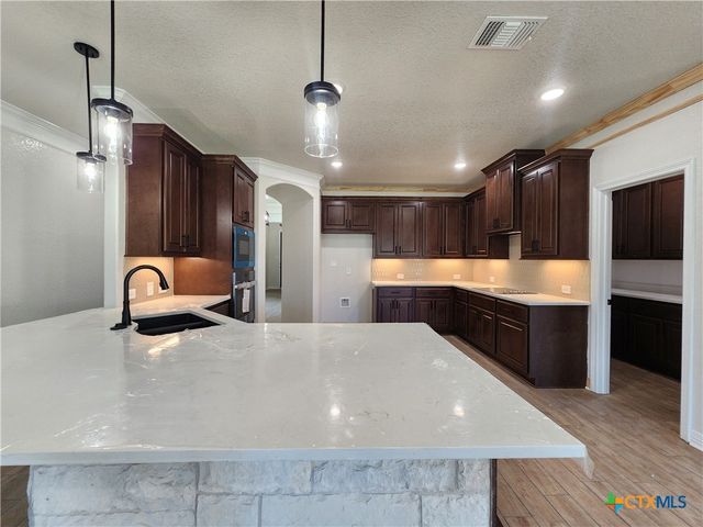 806 Eagle Heights Drive, Salado, TX 76571