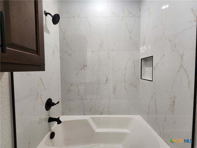 806 Eagle Heights Drive, Salado, TX 76571