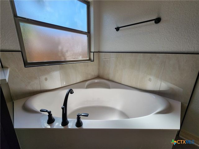 806 Eagle Heights Drive, Salado, TX 76571