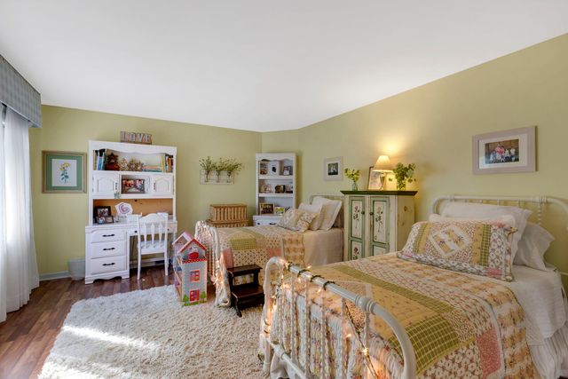 1211 S Grove Avenue, Barrington, IL 60010