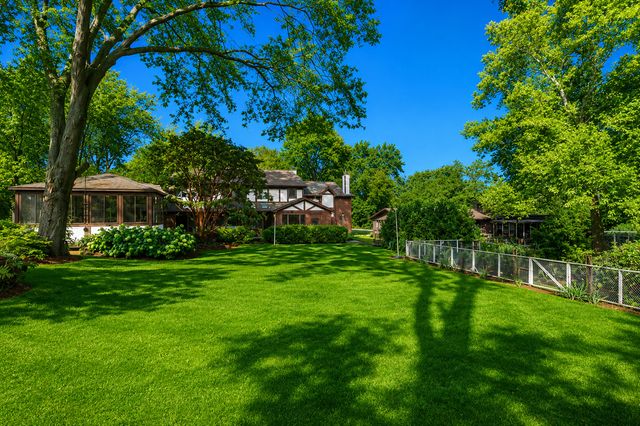 1211 S Grove Avenue, Barrington, IL 60010
